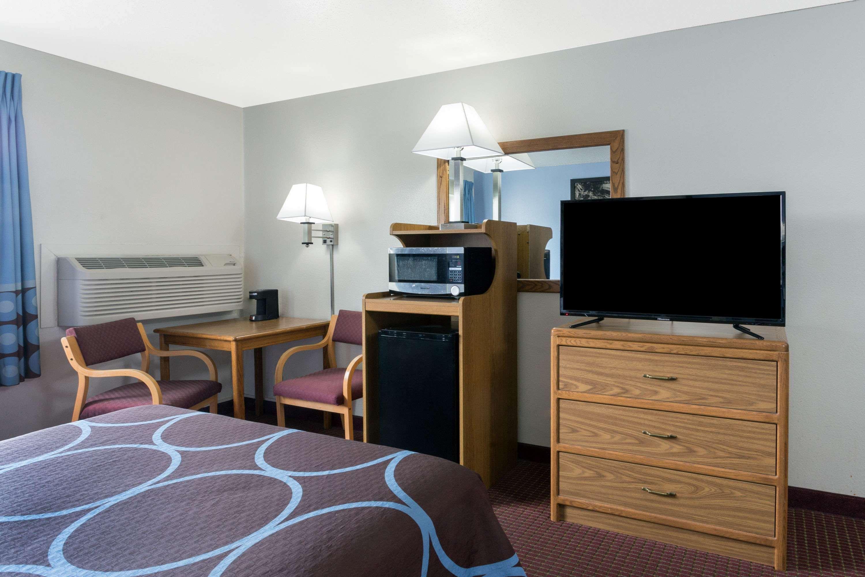 Super 8 By Wyndham Wisconsin Dells Hotel Ngoại thất bức ảnh