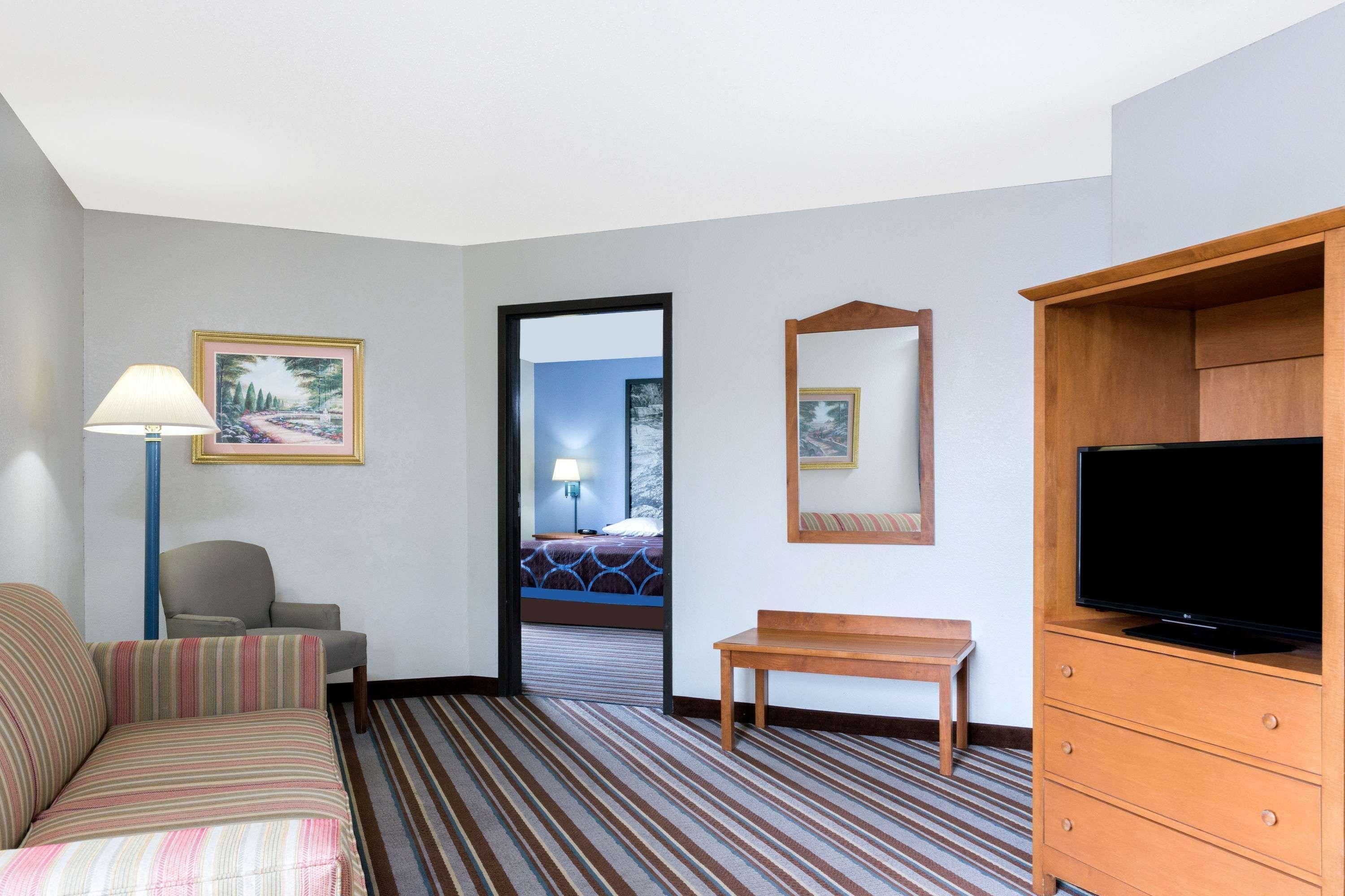 Super 8 By Wyndham Wisconsin Dells Hotel Ngoại thất bức ảnh